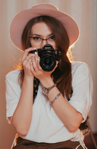 Юлія Галушка – випускниця факультету іноземних мов ІДГУ, молодий талановитий фотограф
